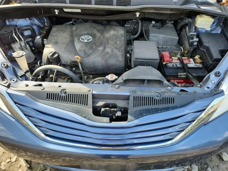 2017 TOYOTA SIENNA LE  