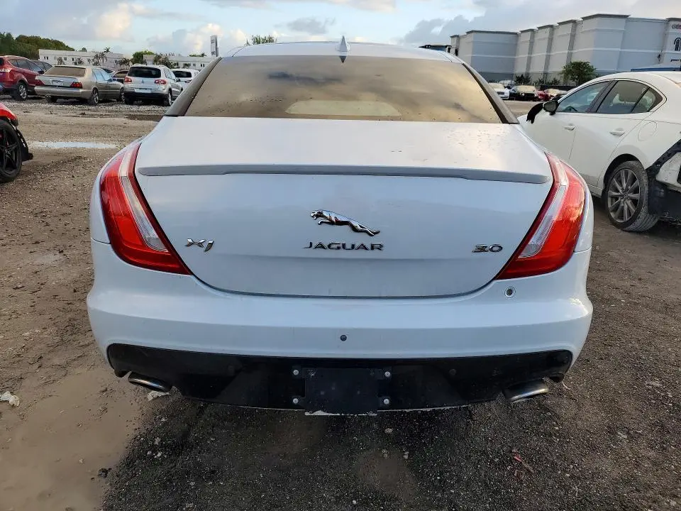 2016 JAGUAR XJ   