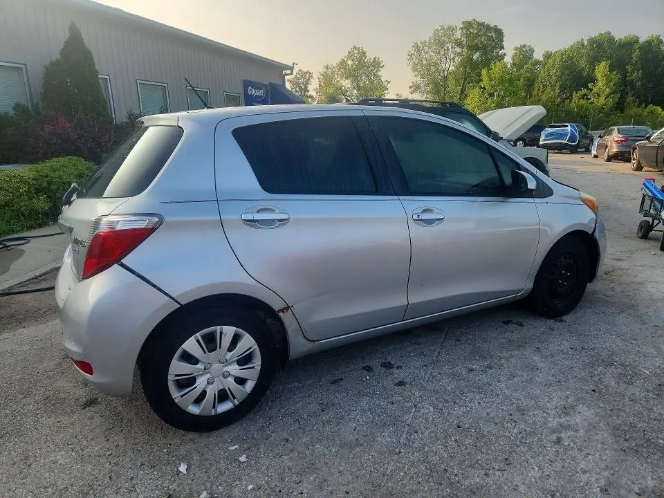 2012 TOYOTA YARIS 5-DOOR LE  