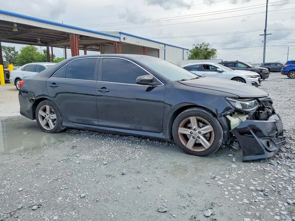 2012 TOYOTA CAMRY SE  