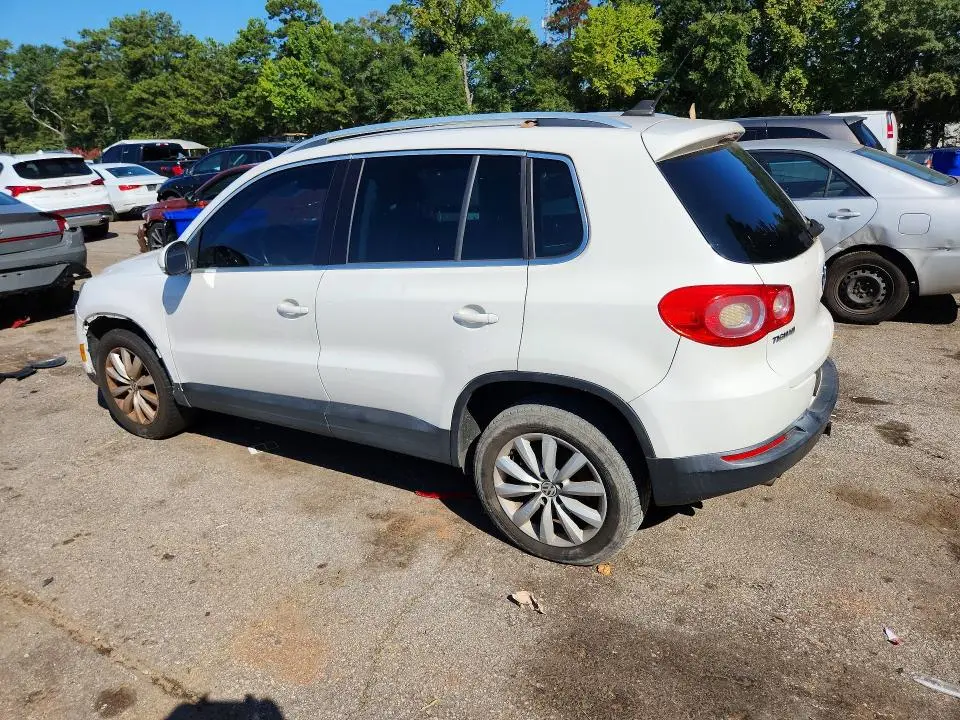2011 VOLKSWAGEN TIGUAN S  