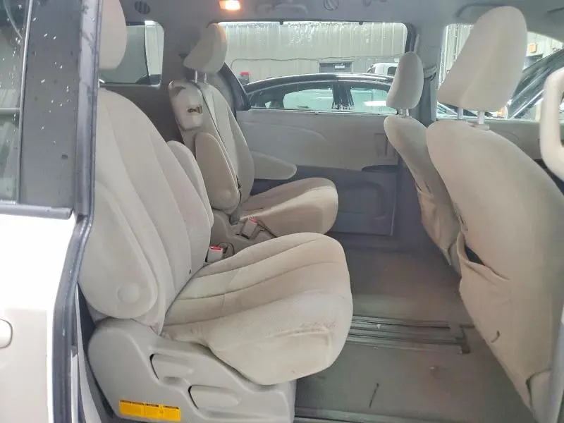 2011 TOYOTA SIENNA LE 8-PASSENGER  