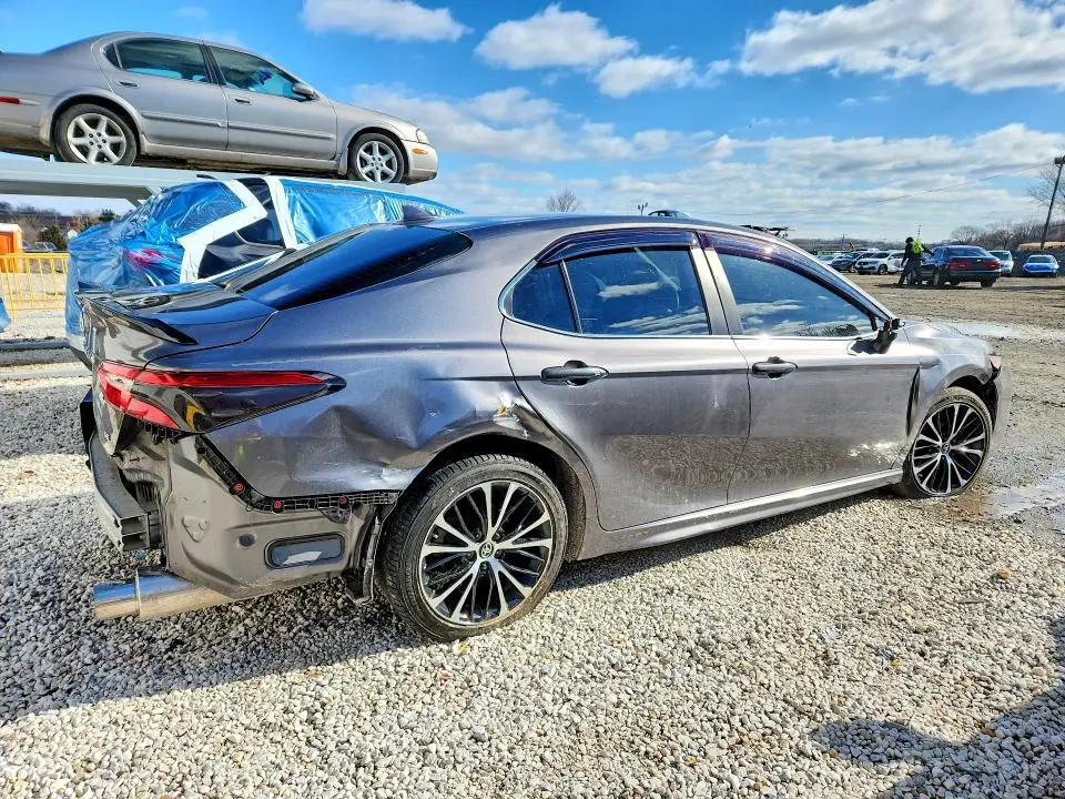 2019 TOYOTA CAMRY SE  