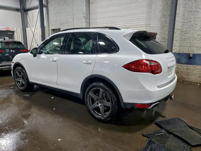 2014 PORSCHE CAYENNE   