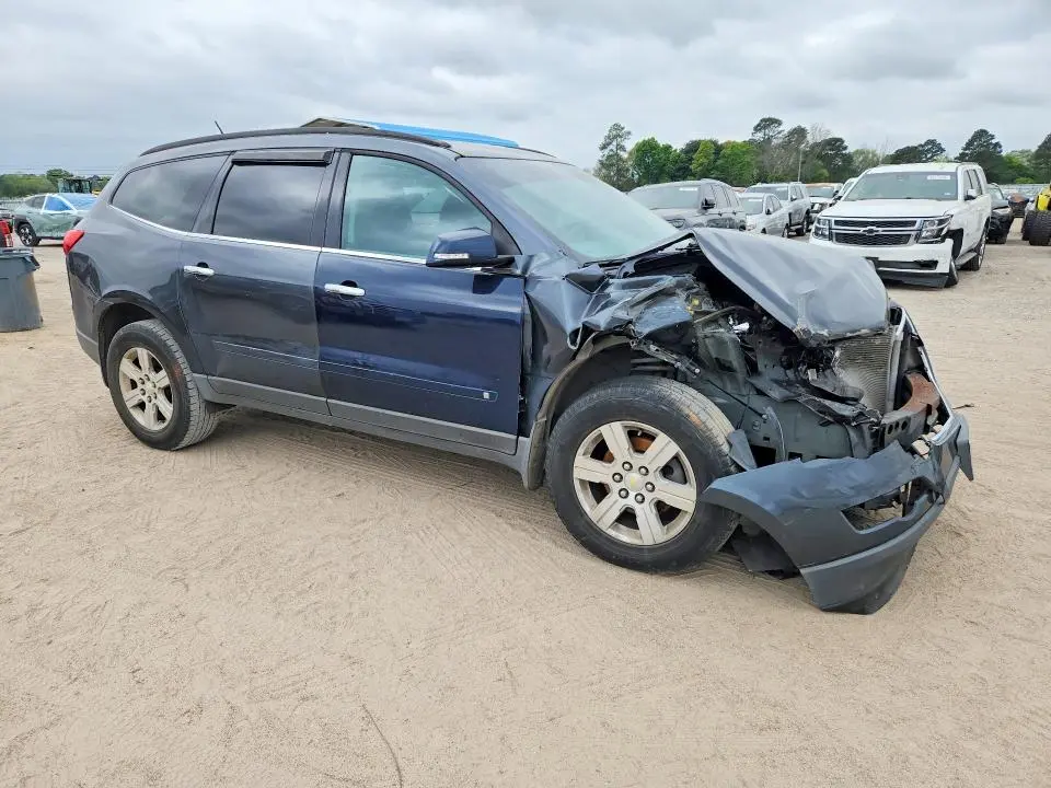 2011 CHEVROLET TRAVERSE LT  