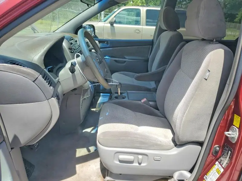2010 TOYOTA SIENNA LE 7-PASSENGER  