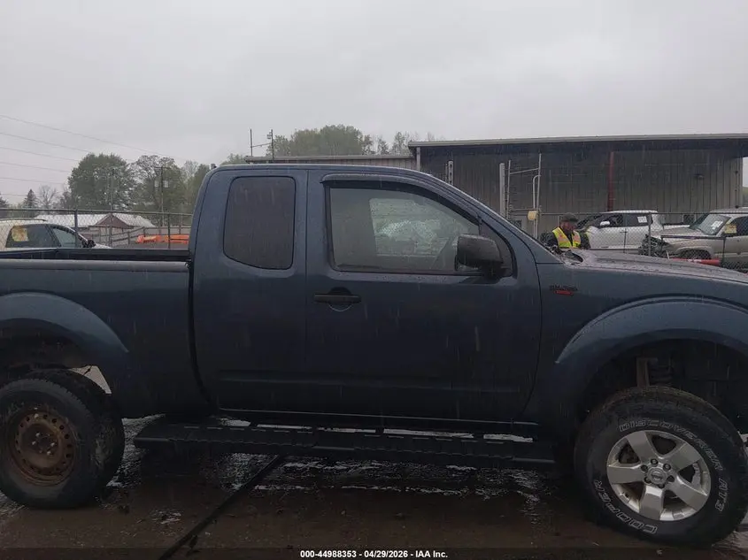 2017 NISSAN FRONTIER SV