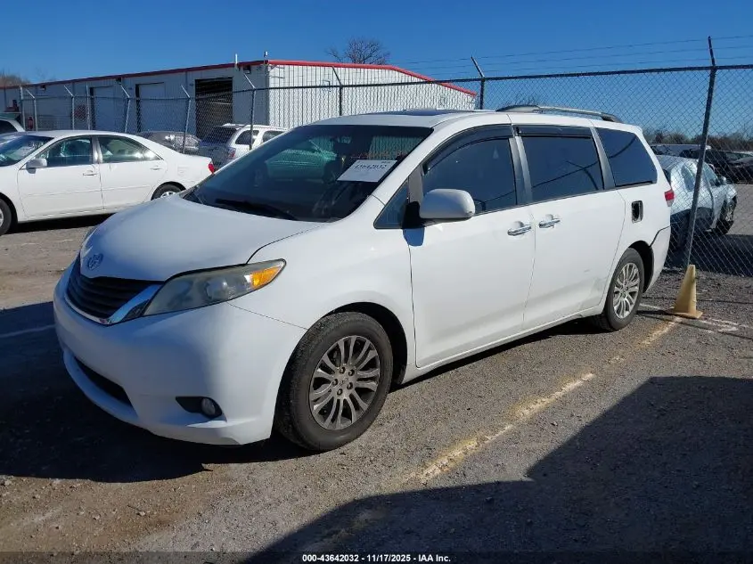 2011 TOYOTA SIENNA XLE V6