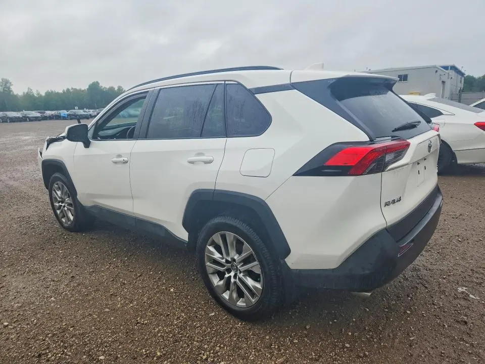 2021 TOYOTA RAV4 XLE  