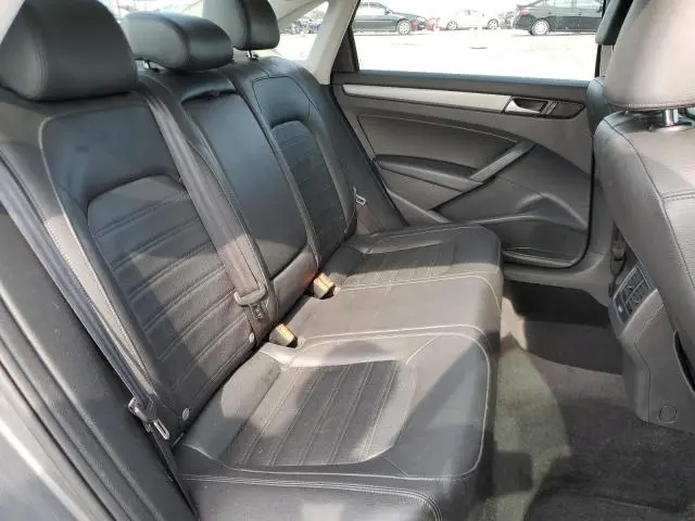 2015 VOLKSWAGEN PASSAT SE  