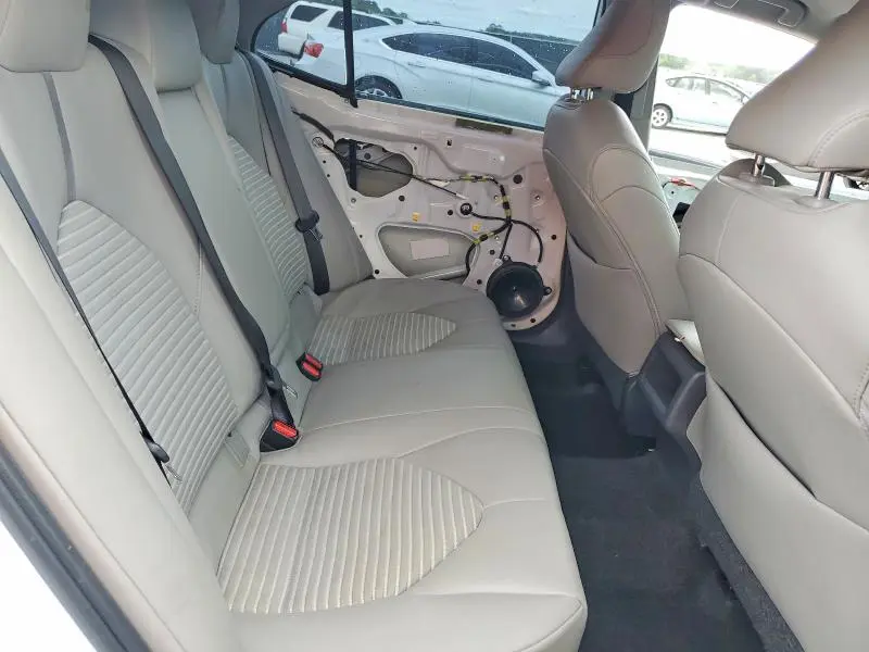 2019 TOYOTA CAMRY SE  