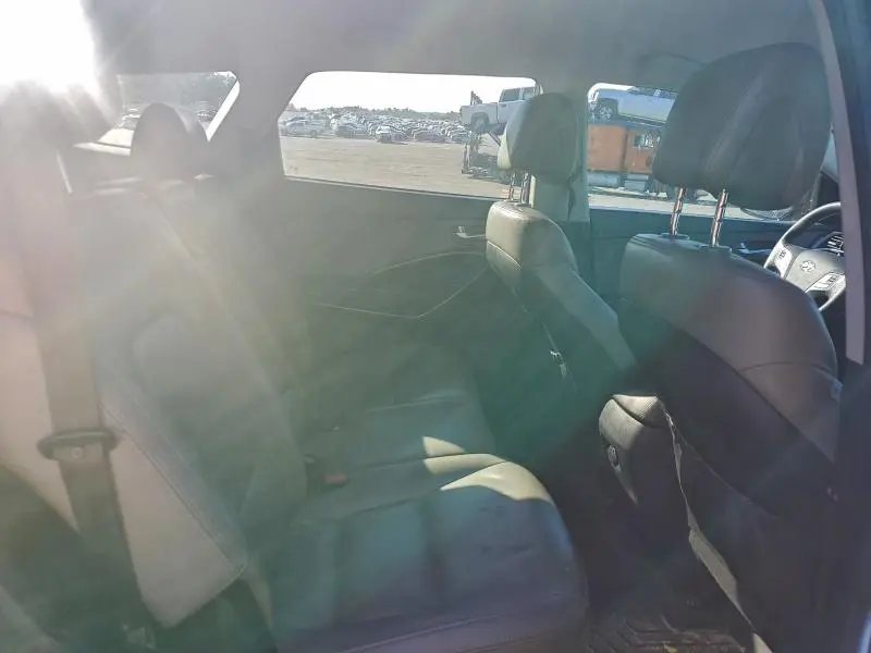 2018 HYUNDAI SANTA FE SE  