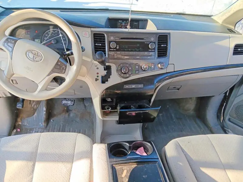 2012 TOYOTA SIENNA LE  