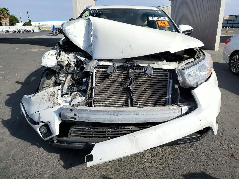 2016 TOYOTA HIGHLANDER XLE  