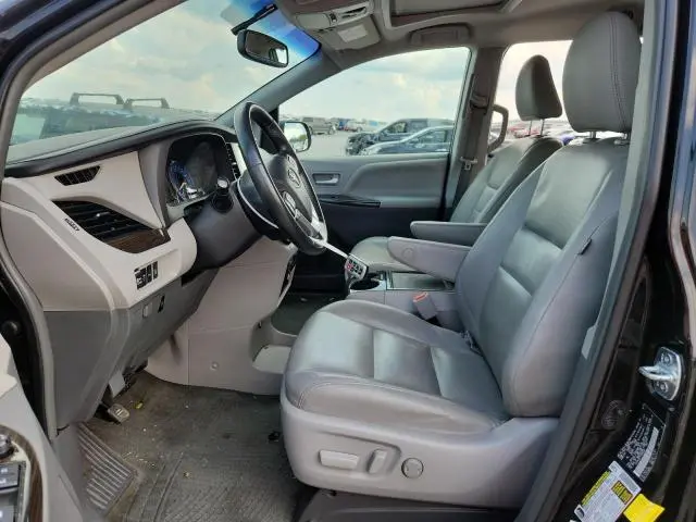 2015 TOYOTA SIENNA XLE  