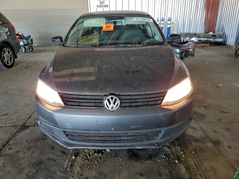 2011 VOLKSWAGEN JETTA BASE  