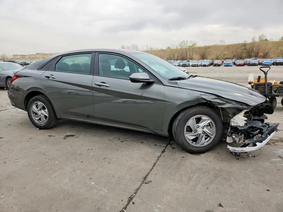 2024 HYUNDAI ELANTRA SE  