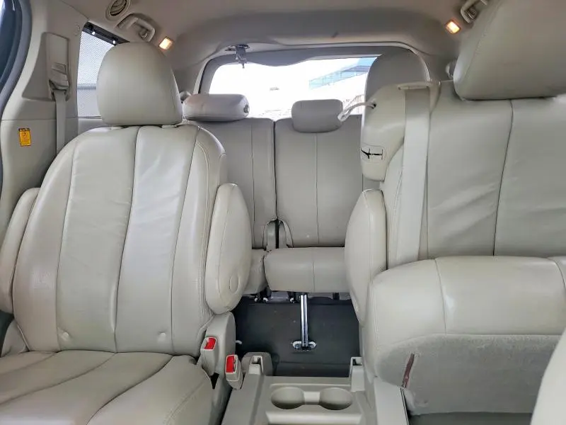 2011 TOYOTA SIENNA LE  