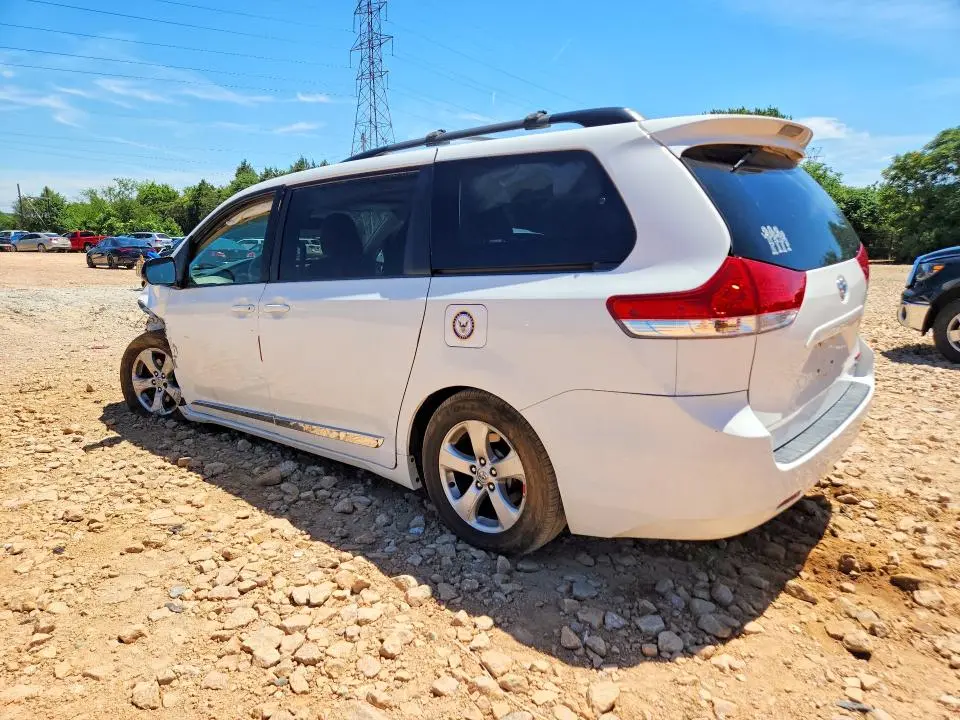 2014 TOYOTA SIENNA LE  