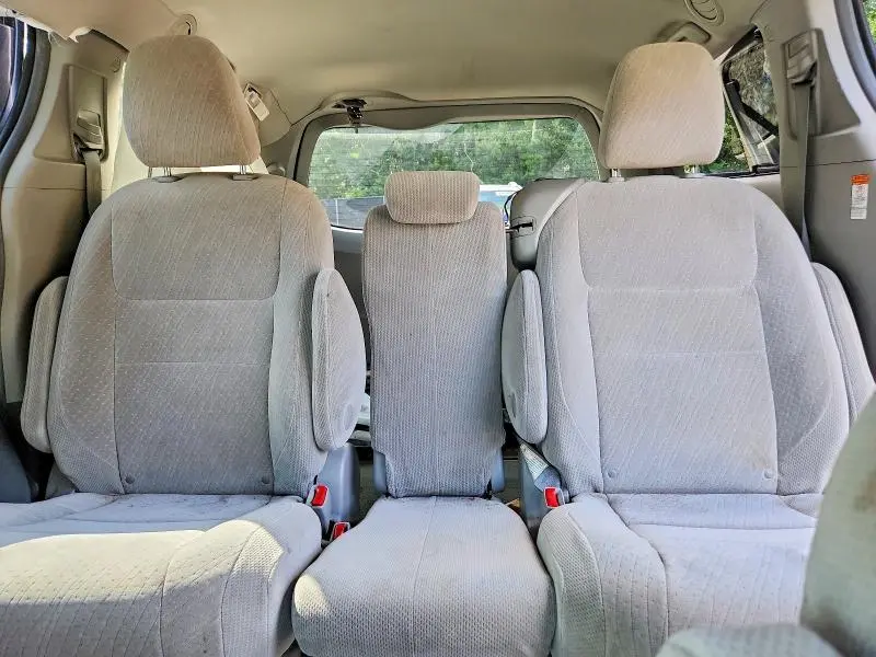 2017 TOYOTA SIENNA LE  
