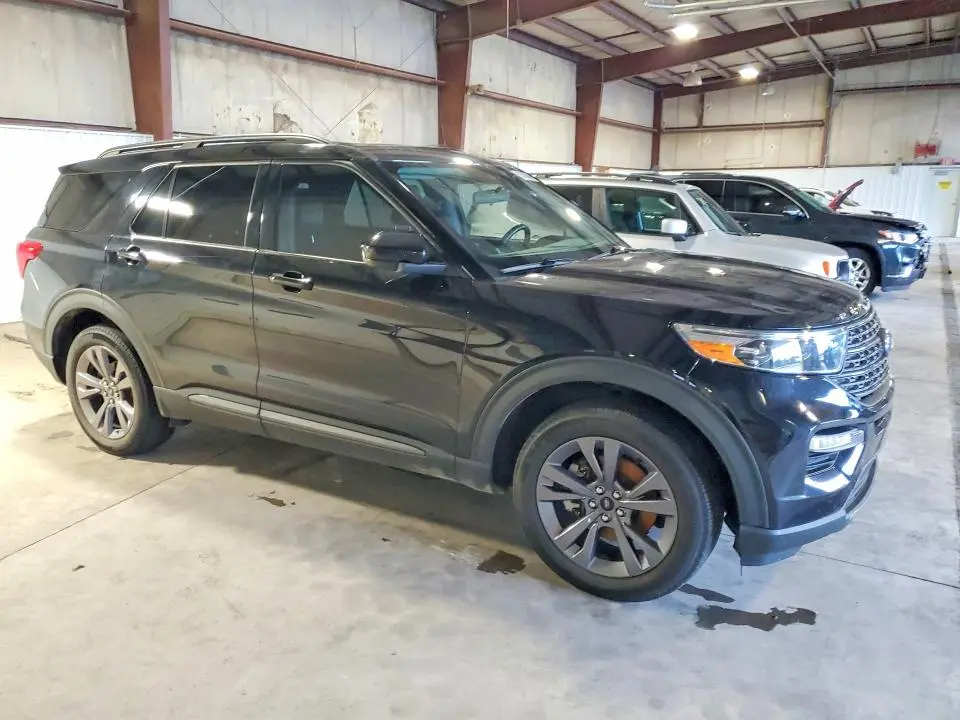 2022 FORD EXPLORER XLT  