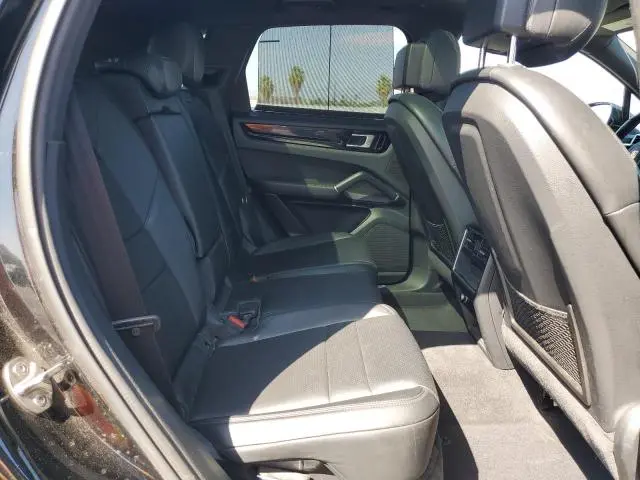 2019 PORSCHE CAYENNE