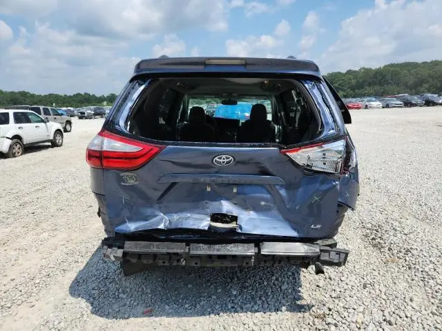 2017 TOYOTA SIENNA LE  