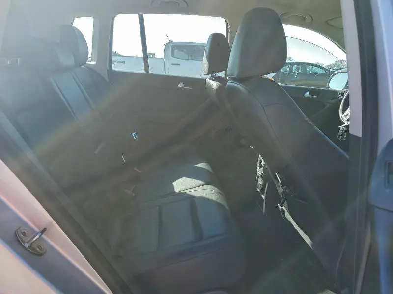 2016 VOLKSWAGEN TIGUAN S  