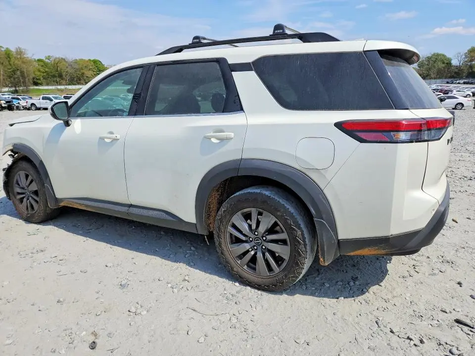 2022 NISSAN PATHFINDER SV  