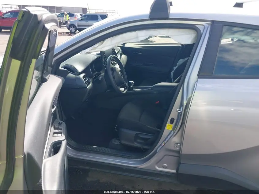 2019 TOYOTA C-HR LE