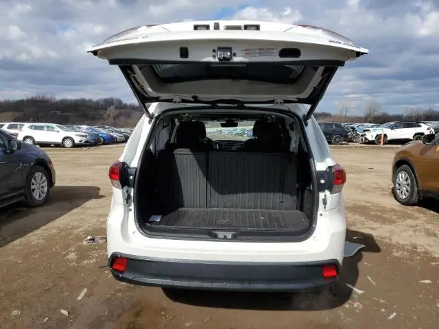 2019 TOYOTA HIGHLANDER SE