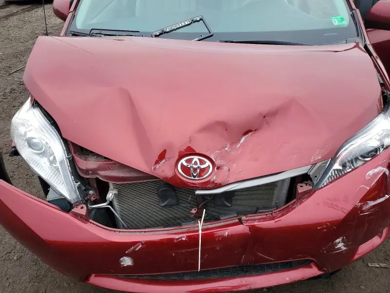 2012 TOYOTA SIENNA XLE  