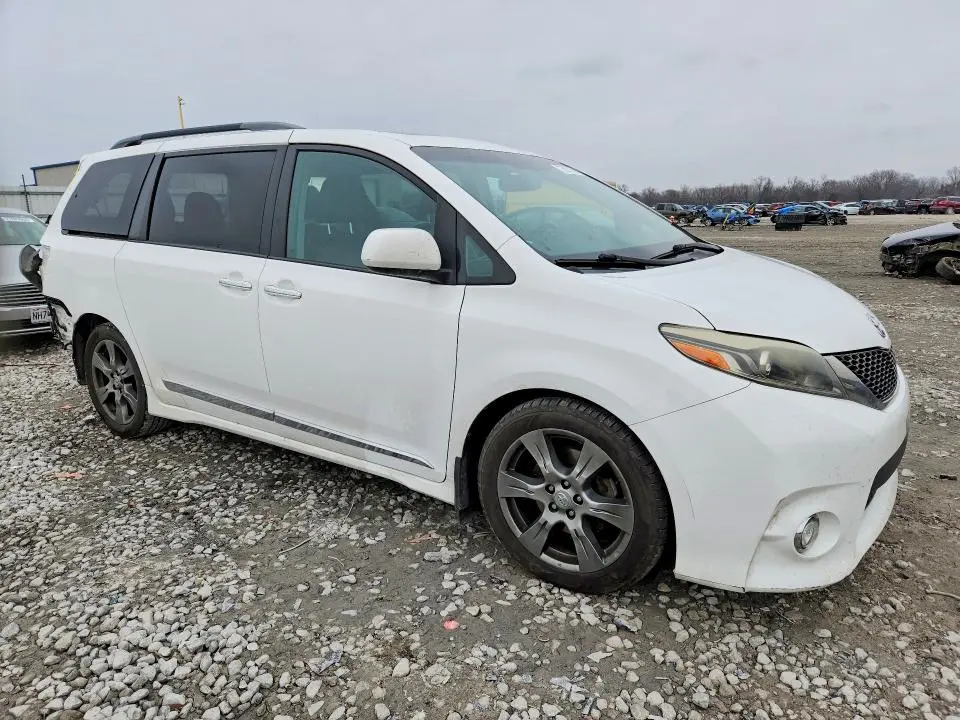 2017 TOYOTA SIENNA   
