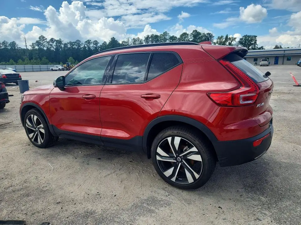 2023 VOLVO XC40 PLUS  