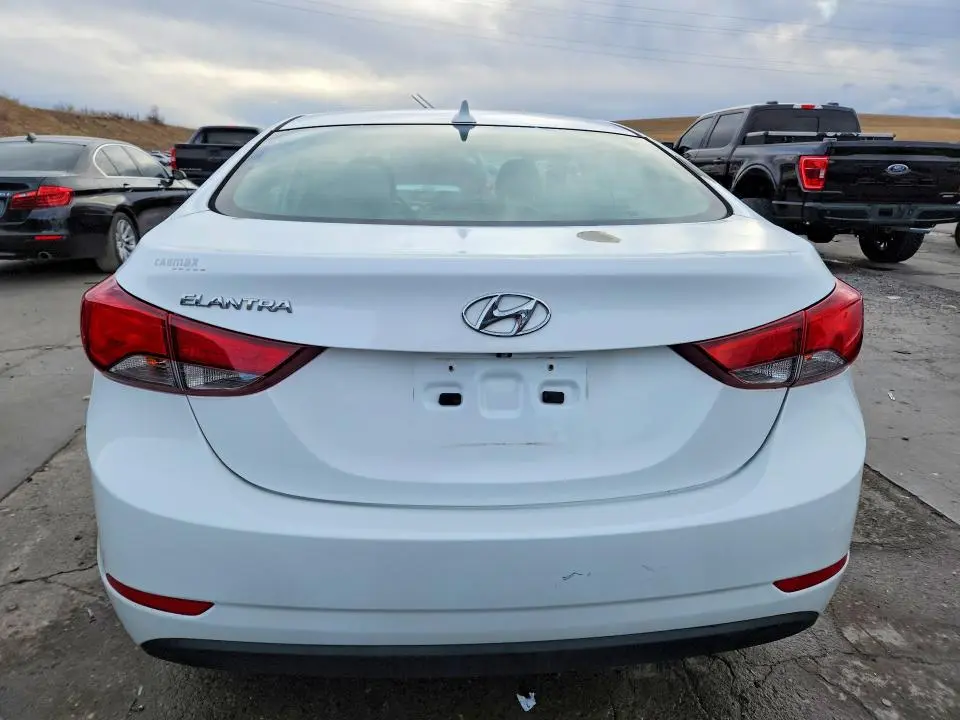 2015 HYUNDAI ELANTRA SE  