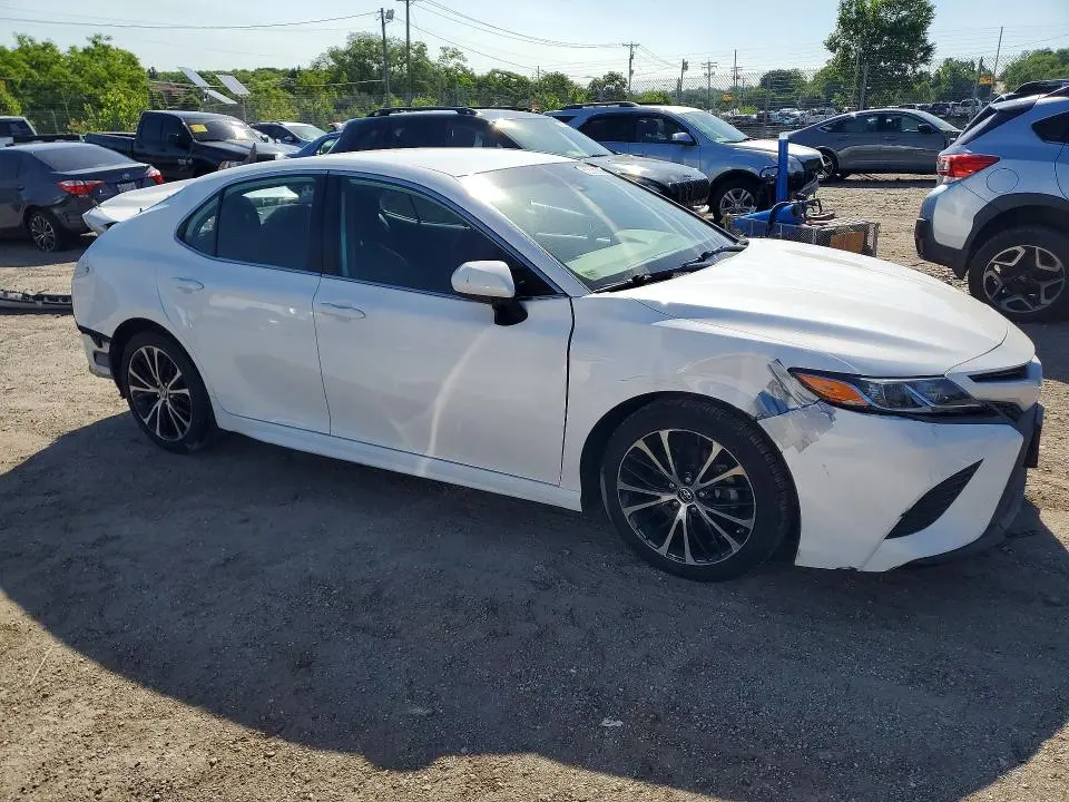 2019 TOYOTA CAMRY SE  