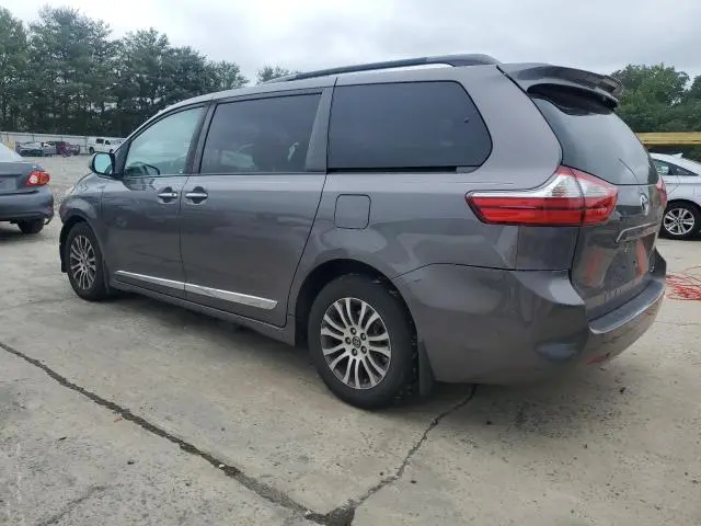 2019 TOYOTA SIENNA XLE  
