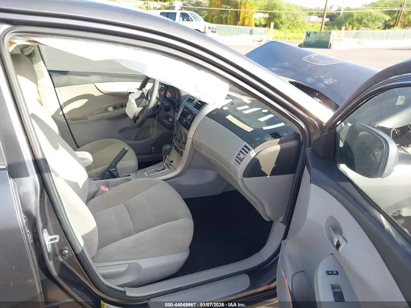 2013 TOYOTA COROLLA LE