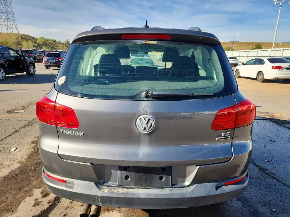 2016 VOLKSWAGEN TIGUAN S  