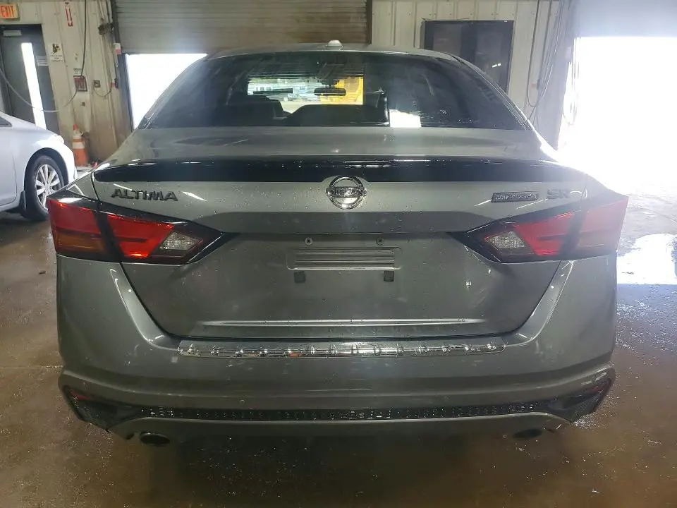 2022 NISSAN ALTIMA SR  