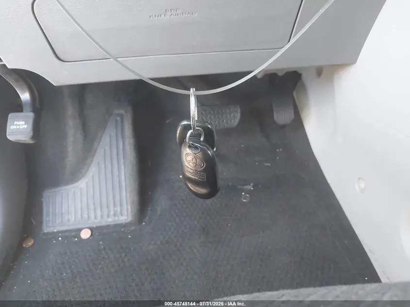 2014 TOYOTA SIENNA SE 8 PASSENGER