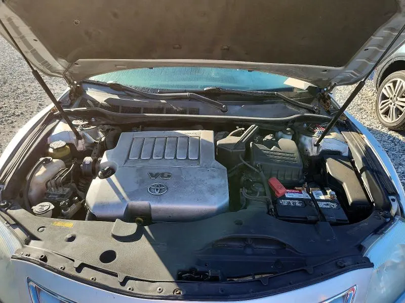 2011 TOYOTA CAMRY XLE V6  