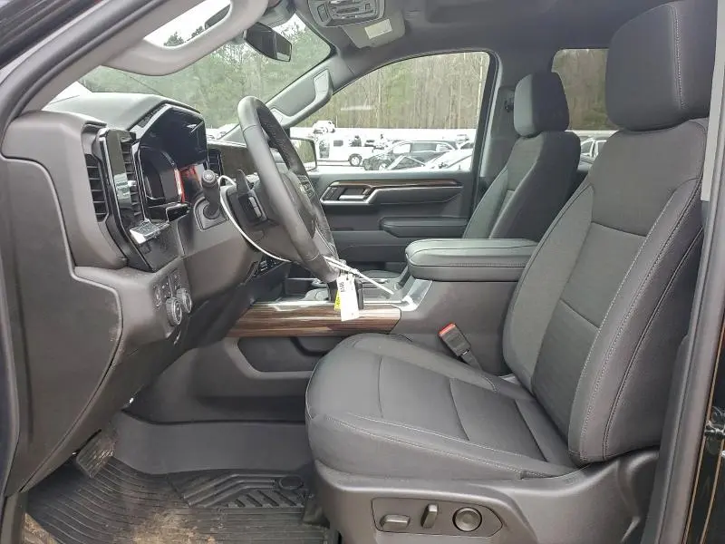 2025 CHEVROLET SILVERADO K1500 LT  