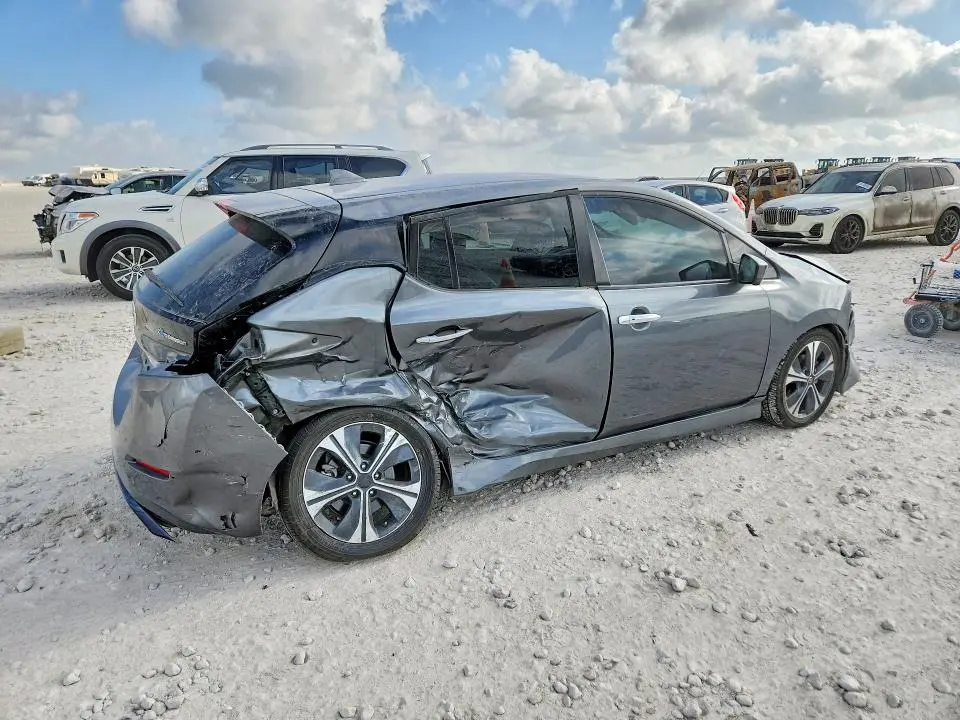 2020 NISSAN LEAF SV  