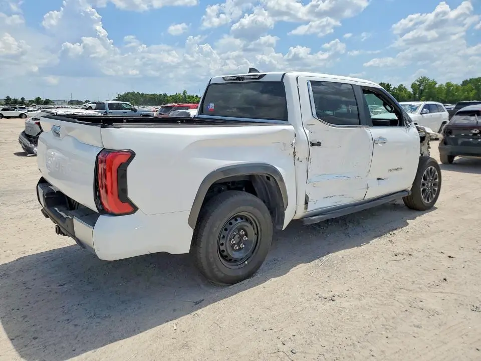 2026 TOYOTA TUNDRA CREWMAX LIMITED  