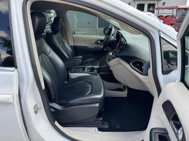 2020 CHRYSLER VOYAGER LXI  