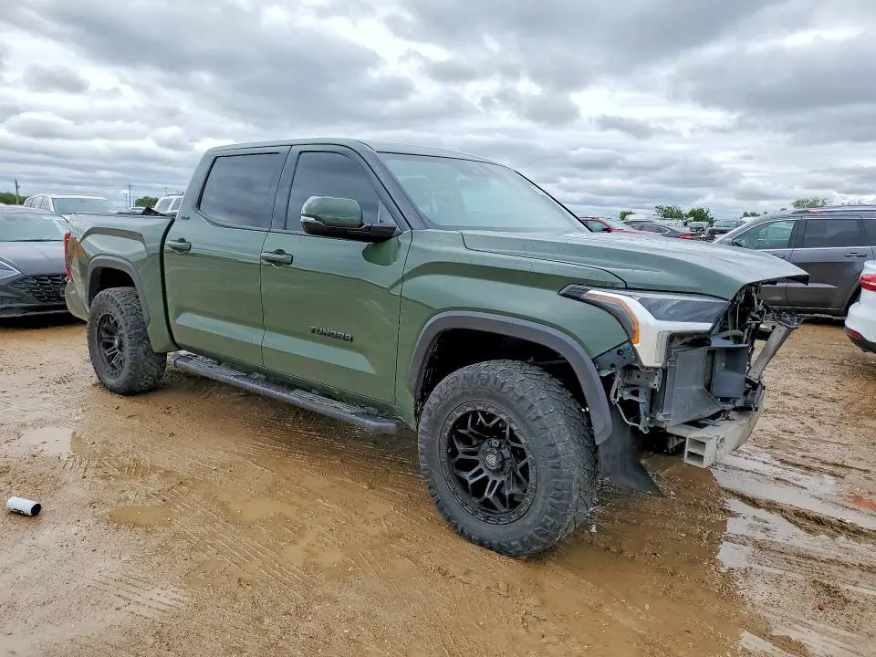 2022 TOYOTA TUNDRA SR5  