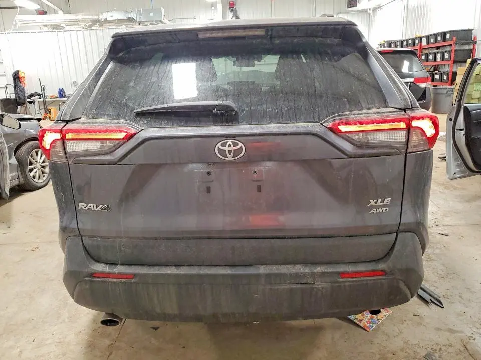 2022 TOYOTA RAV4 XLE  