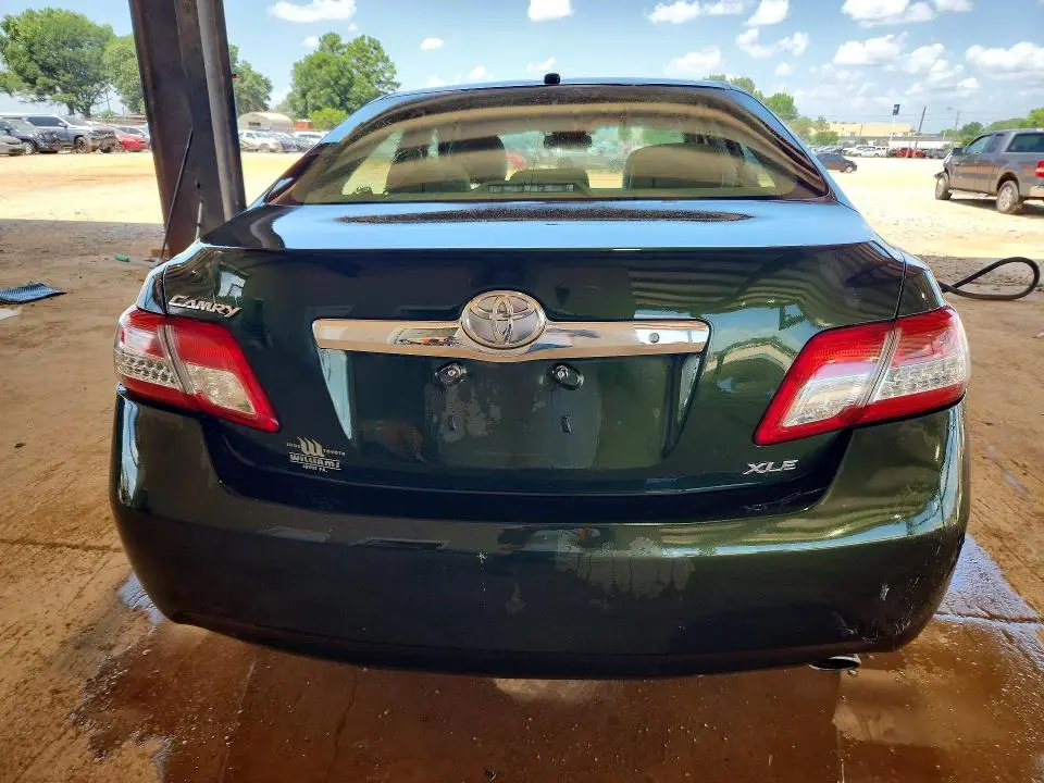 2011 TOYOTA CAMRY XLE  