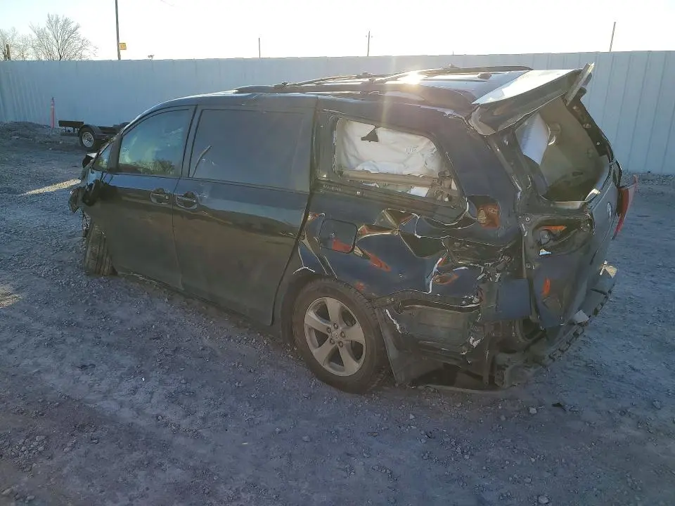 2015 TOYOTA SIENNA LE 8-PASSENGER  
